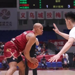 九游娱乐-别再抱怨裁判了！山东高速惨败浙江，病根不在哨声而在自身