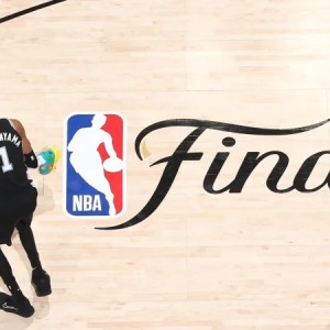 九游娱乐-互不相让！NBA官方晒文班亚马今日与唐斯的俯视角对位照片